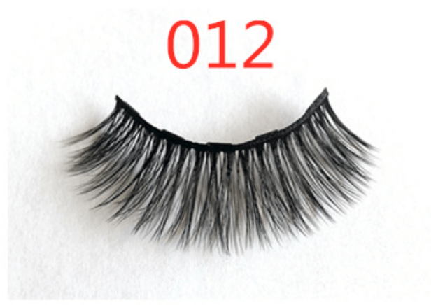 A Pair Of False Eyelashes With Magnets In Fashion Rswank