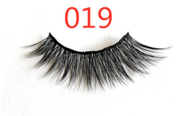 A Pair Of False Eyelashes With Magnets In Fashion Rswank