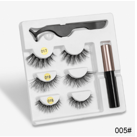 A Pair Of False Eyelashes With Magnets In Fashion Rswank