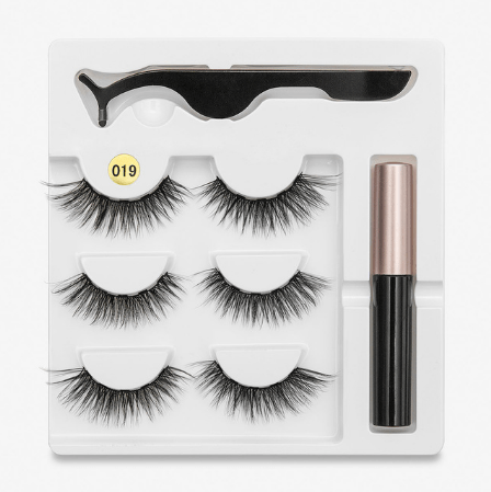 A Pair Of False Eyelashes With Magnets In Fashion Rswank